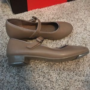 Tan girls tap shoes size 11
